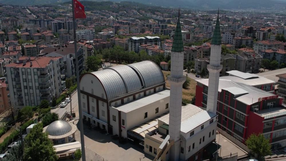 Bursa’da bu camiyi görenler şaşırıp kalıyor! Bursa'da otomobillerdeki sunroof sistemini