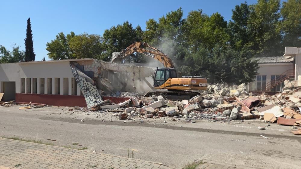 Bursa Orhangazi’deki o okul yenilenecek; Yıkım başladı… Orhangazi’de yenilenecek olan Orhangazi