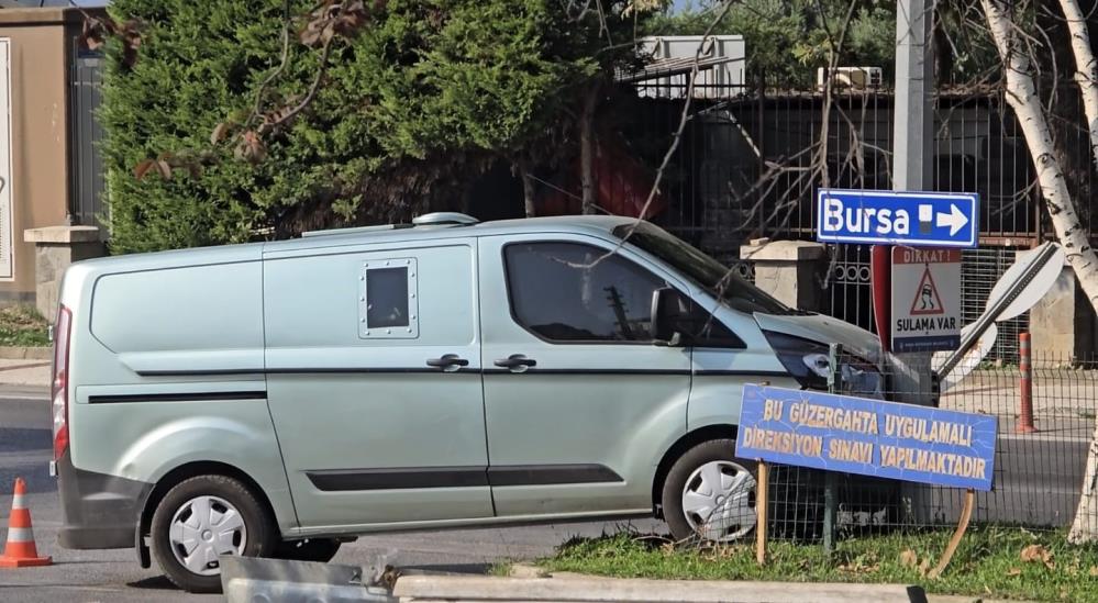 Bursa’da faciayı önleyen manevra Bursa'nın Mudanya ilçesinde zırhlı