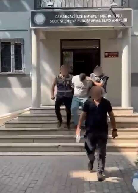 Bursa’da aranan 4 firari yakalandı Bursa'da haklarında kesinleşmiş hapis
