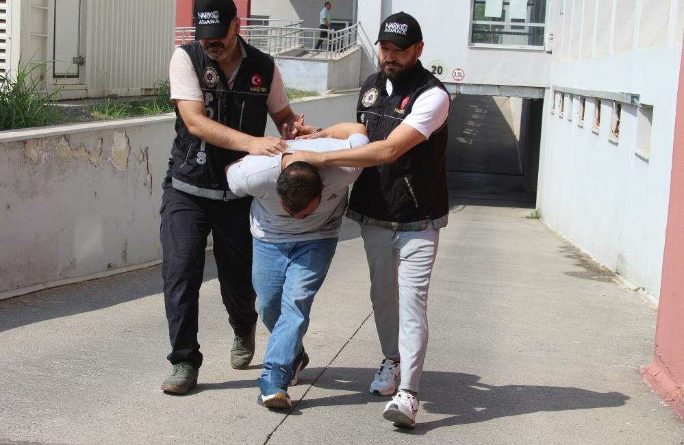 Evinde 283 bin sentetik hap yakalattı, savunması pes dedirtti Adana'da narkotik polisleri bir