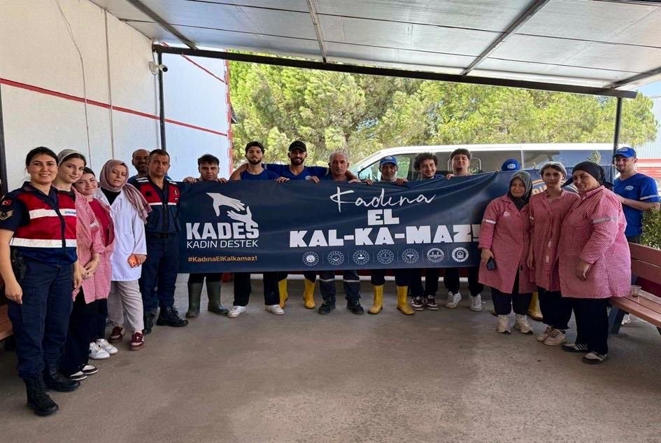 Jandarmadan vatandaşlara KADES bilgilendirmesi Kadın Acil Destek Uygulaması
