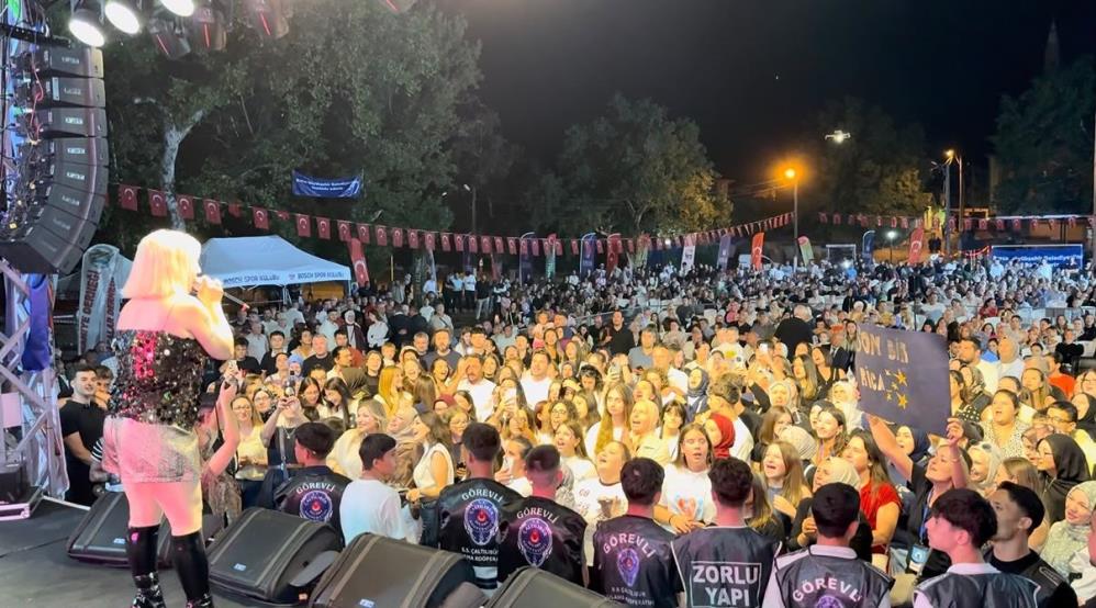 Bursa’da bu festivalinin geliri öğrencilere burs oluyor Bursa'nın Mustafakemalpaşa ilçesinde bu