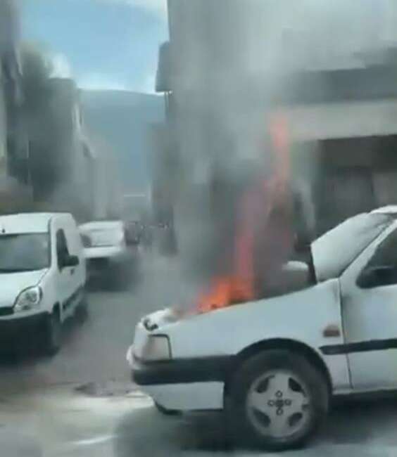 Bursa’da otomobil alev alev yandı! Bursa'da seyir halindeki otomobil,