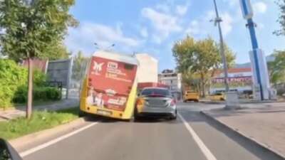 Bursa’da seyir halindeki halk otobüsü,