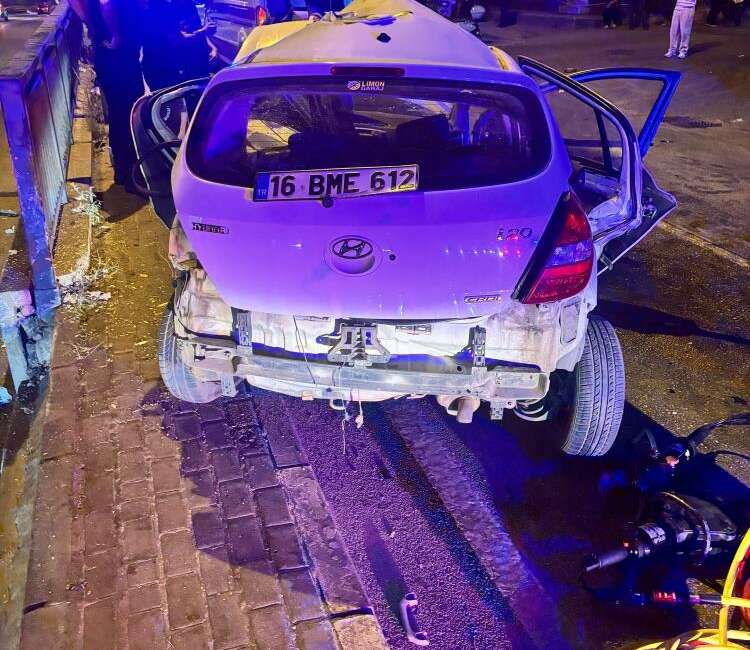 Bursa’da ortalık savaş alanına döndü; 17 yaşındaki sürücü hayatını kaybetti Bursa'da iddiaya göre makas
