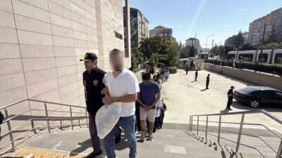 Kendilerini kurumsal iletişim firması temsilcisi