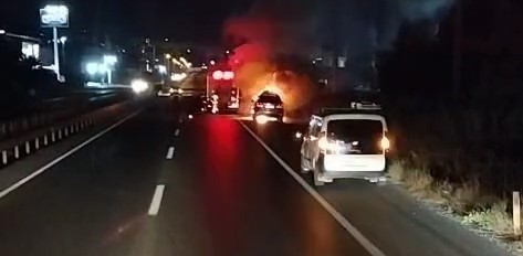 Bursa’da seyir halindeki araç alevler içinde kaldı! Bursa'da seyir halindeki lüks