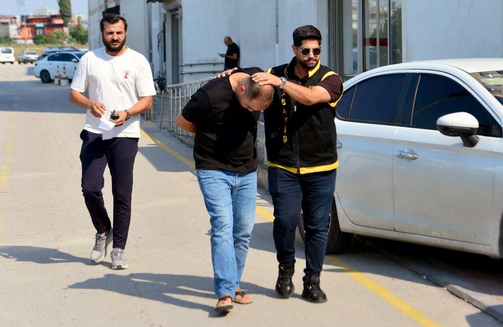 Adana'da parkta başlayan 'bakış'