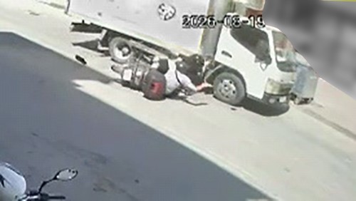 Bursa’da yüreklerin ağza geldiği an; 2 genç yaralandı Bursa'nın İnegöl ilçesinde motosiklet