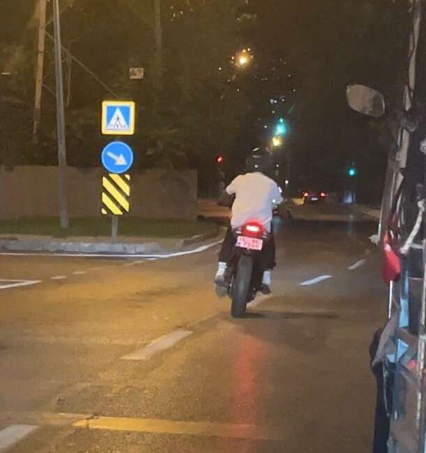 Bursa'da kırmızı ışıkta bekleyen