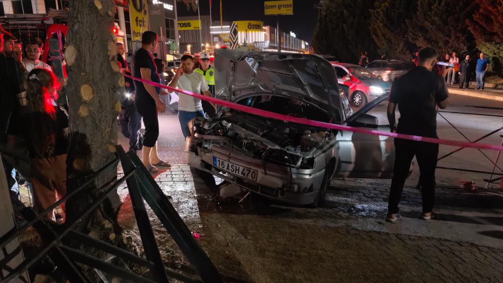 Bursa’da sürücü bu araçtan zor kurtarıldı; Hastaneye kaldırıldı… Bursa’nın İnegöl ilçesinde