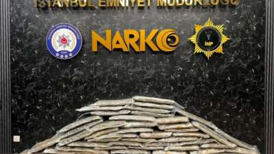 Zeytinburnu'nda Narkotik ekipleri tarafından bir
