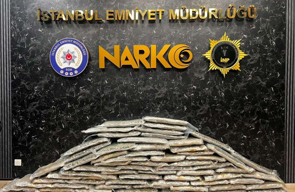 Araçtan 83 kilogram uyuşturucu çıktı Zeytinburnu'nda Narkotik ekipleri tarafından