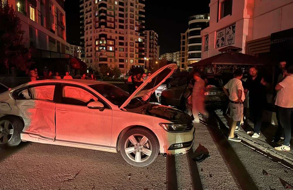 Zincirleme kazaya neden oldu, olay yerinden kaçtı Niğde’nin Aşağı Kayabaşı Mahallesi’nde