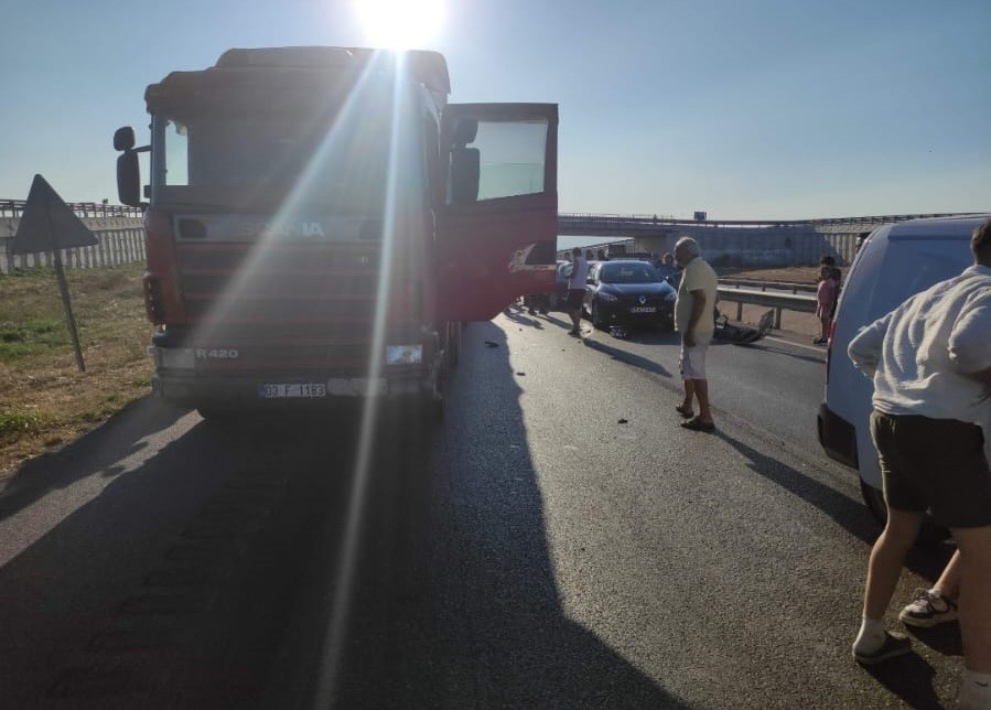 Bursa’da 5 araçlı zincirleme kaza! 1 kişi yaralandı Bursa-Balıkesir Karayolu’nun Gölkıyı mevkiinde