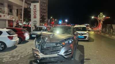 Uşak'ta bir otomobile başka bir