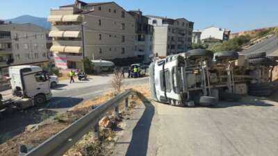 Bursa'da freni boşalan kamyon, faciya