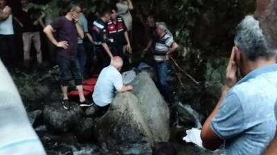 Ordu’nun Çamaş ilçesinde uçurumdan dere
