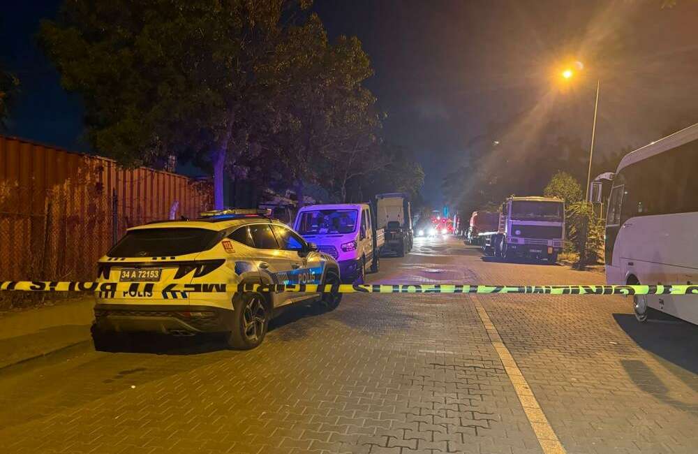 Tır garajında yangın: 5 araç kül oldu Avcılar’da tır garajında çıkan