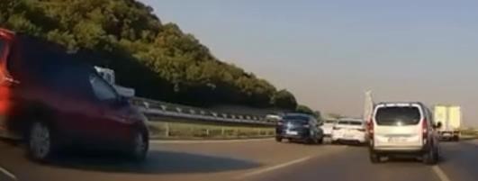 Bursa’da takip mesafesi ihlali kazaya neden oldu Bursa'da seyir halindeki hafif