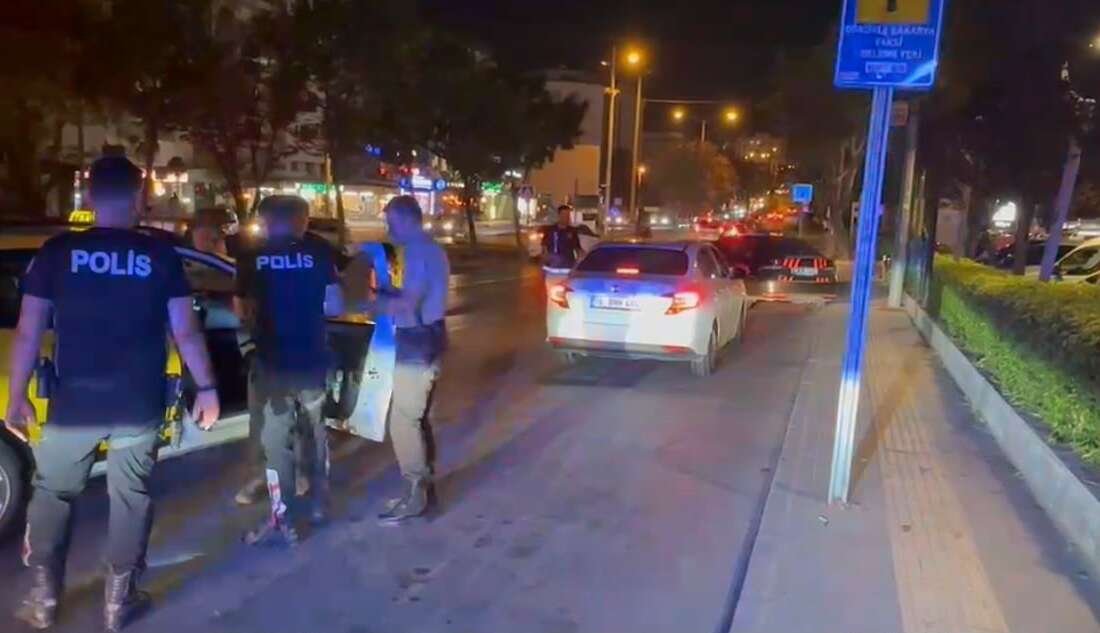 Bursa’da 2 saatte 2 bin 569 kişi sorgulandı: 9 aranan şahıs yakalandı Bursa’da polis ekiplerinin gerçekleştirdiği