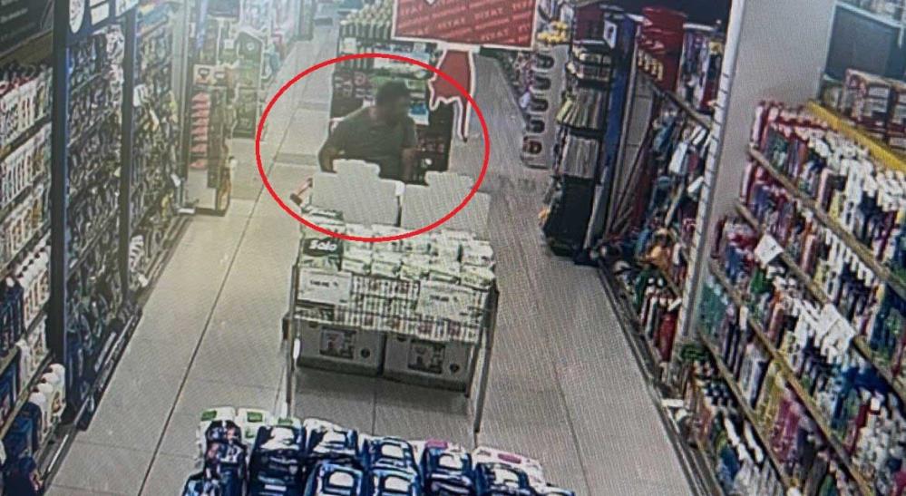 Bursa’da akılalmaz sigara hırsızlığı! Bakın nasıl kaçtı… Bursa'nın Nilüfer ilçesinde