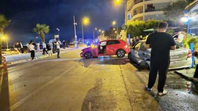 Mudanya ilçesinde iki otomobilin çarpışması