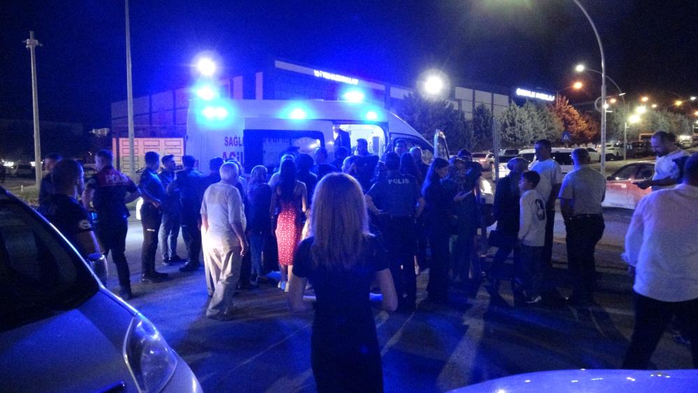 Malatya'da bir düğünde halay