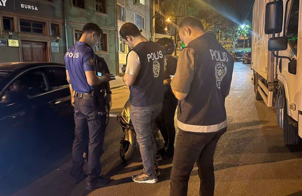 Bursa’da ‘Huzur’ uygulaması; 3 kişi kıskıvrak yakalandı Bursa’da ‘Huzur’ uygulaması; 3 kişi kıskıvrak yakalandı