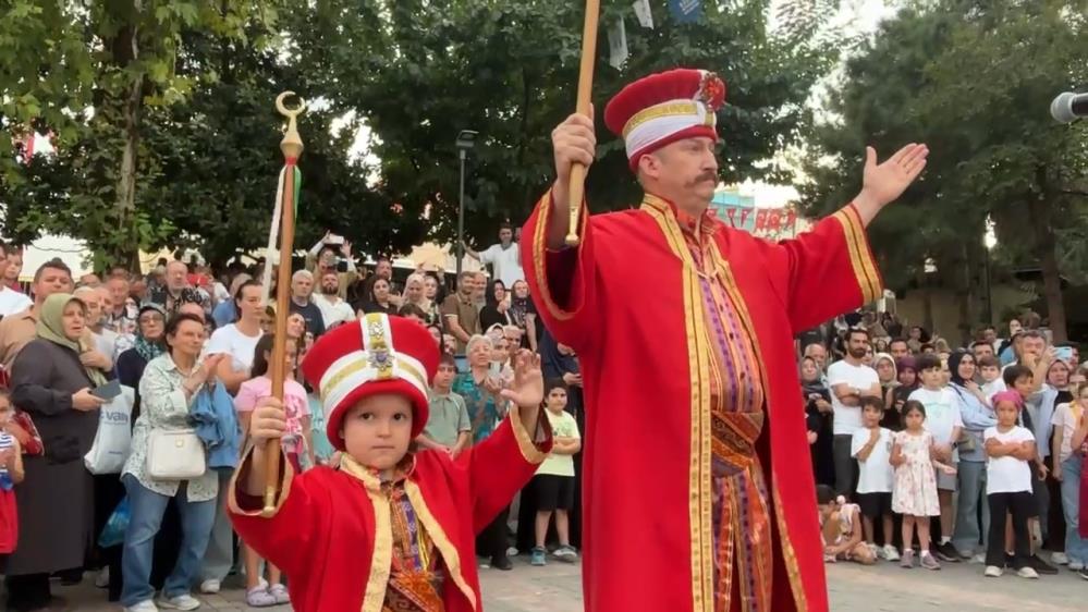 Bursalılar minik mehterhanlara mest oldu Bursa'nın fethinin 700. yılı