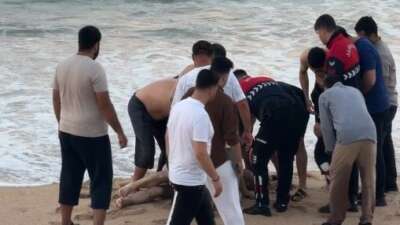 Arnavutköy Karaburun Sahili'nde 2 arkadaşıyla