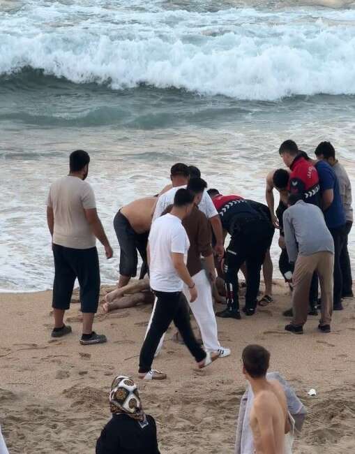 Dalgaların sürüklediği 58 yaşındaki adamdan acı haber Arnavutköy Karaburun Sahili'nde 2