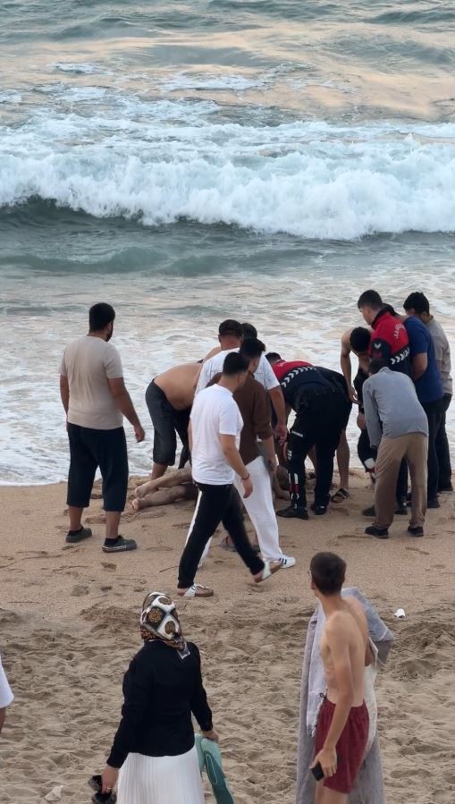 Dalgaların sürüklediği 58 yaşındaki adamdan acı haber