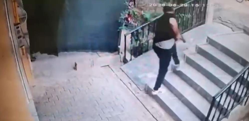 Çocuk kavgasına belindeki silahıyla karışan şahıs tutuklandı Şanlıurfa'da çocuk kavgasında