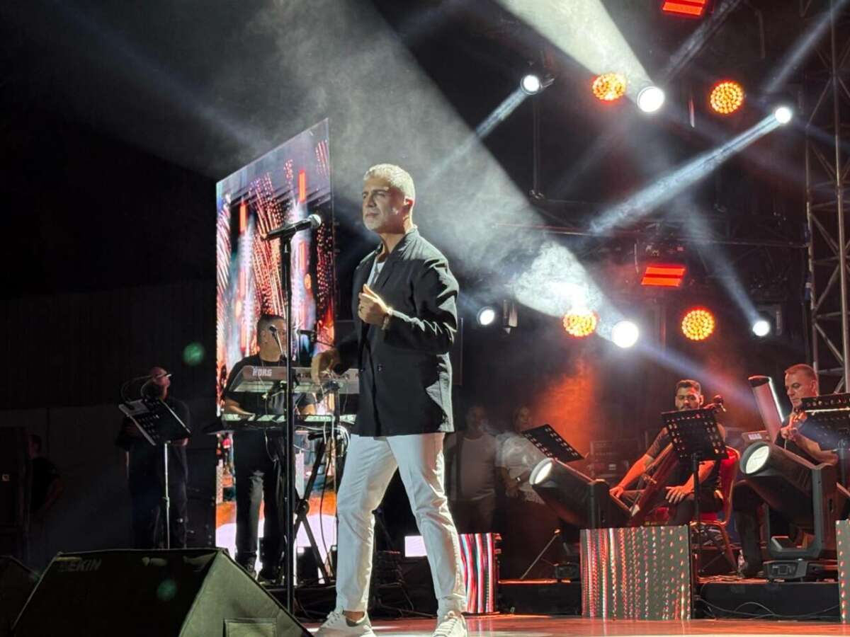Bursa Festivali’nde perde Özcan Deniz’le kapandı