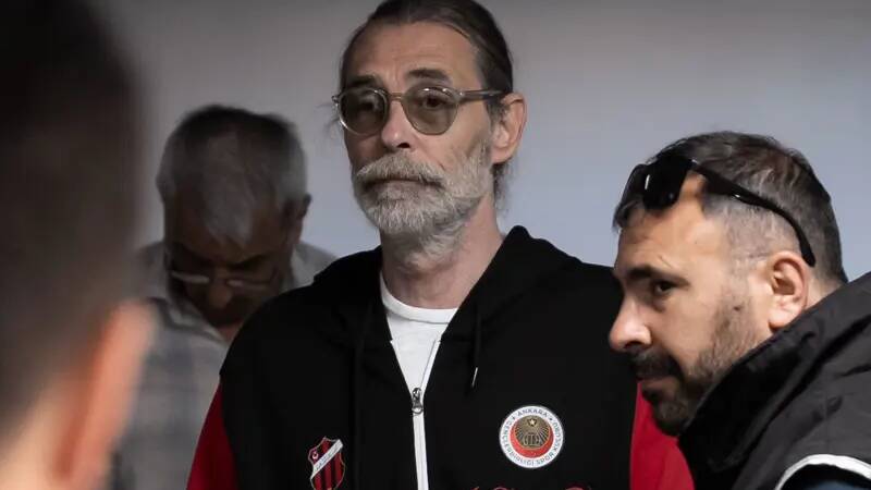 Erdal Beşikçioğlu görevden uzaklaştırıldı