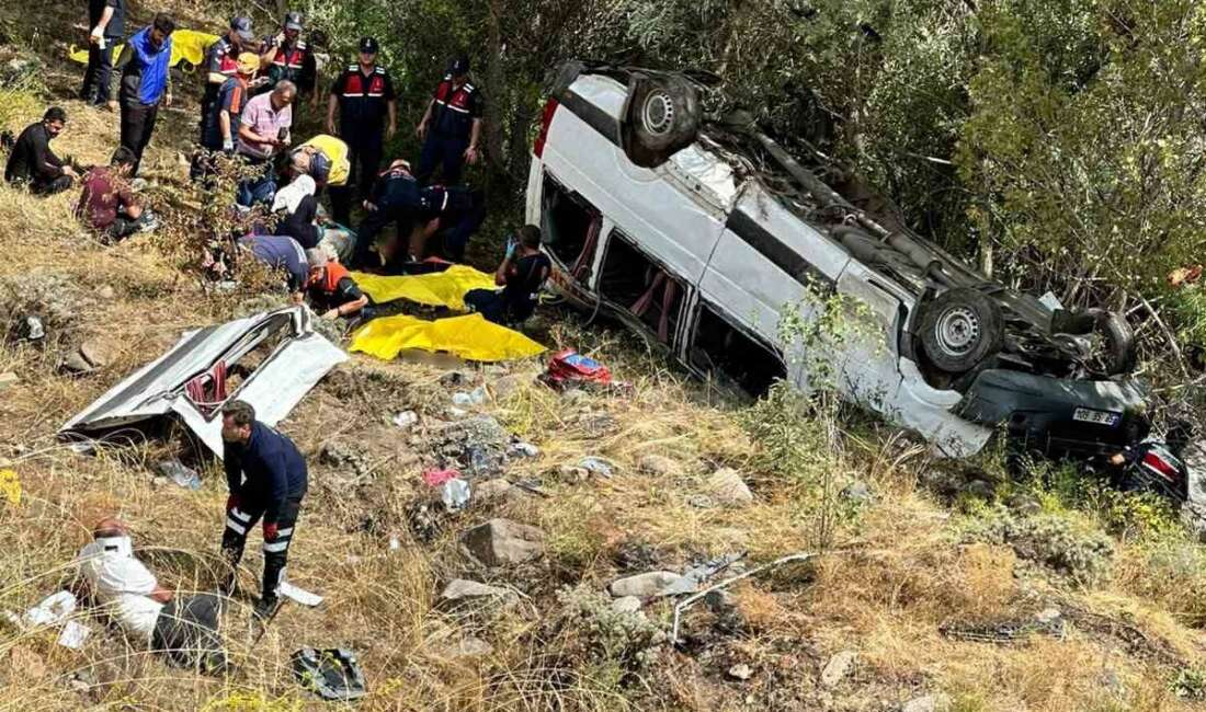 Minibüs şarampole devrildi: 4 ölü, 10 yaralı Sivas’ın Suşehri ilçesinde yolcu