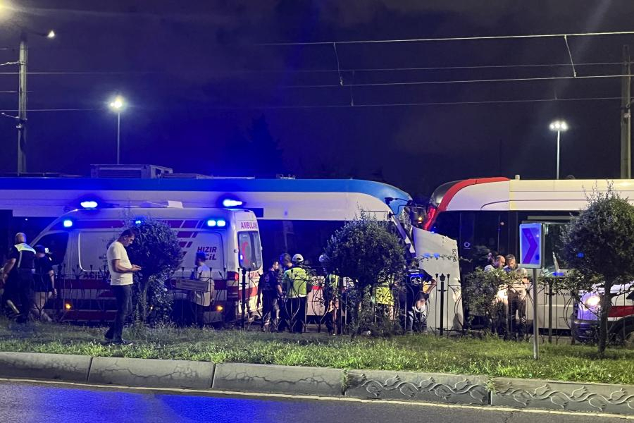 Zeytinburnu’nda iki tramvay çarpıştı: 9 kişi yaralandı İstanbul Zeytinburnu’nda T1 Kabataş-Bağcılar