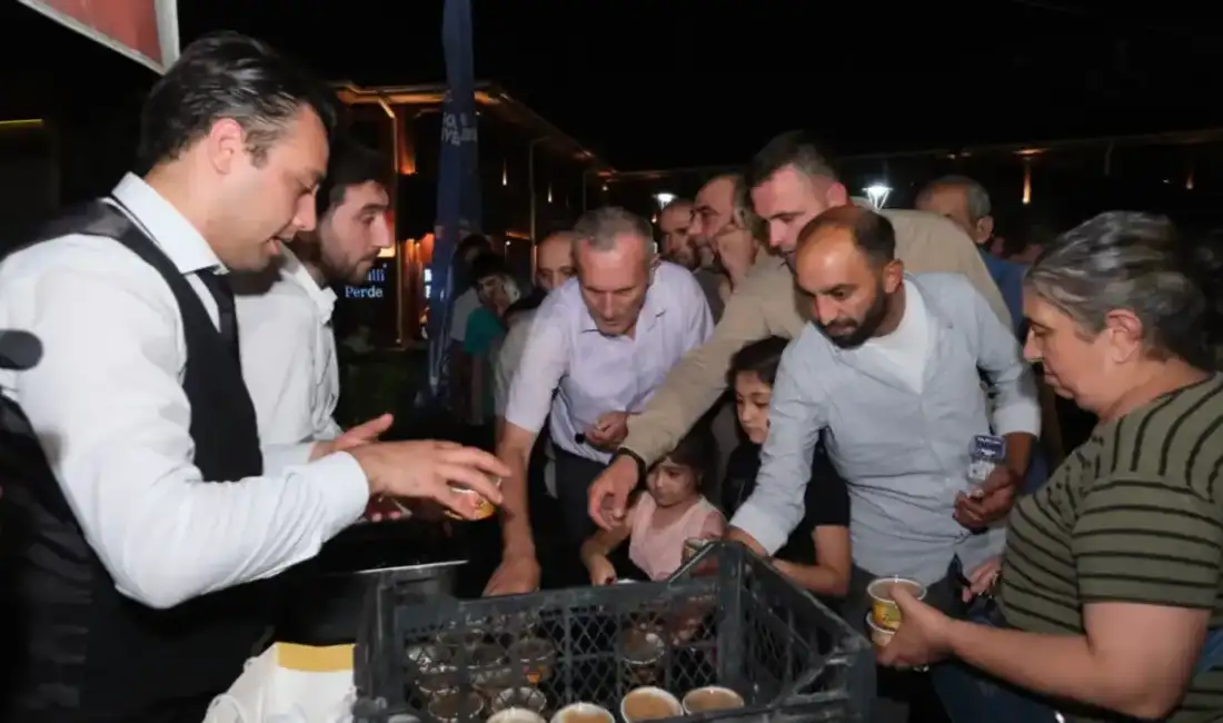 İnegöl’de kandilde 1500 kişilik helva dağıtıldı! İnegöl Belediyesi, kandil gecelerinin