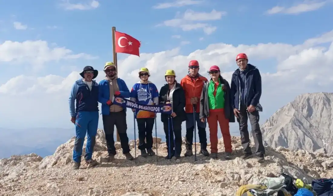 İnegöllü dağcılardan 30 Ağustos Zafer Bayramı’na özel tırmanış! İnegöl Belediye Spor Kulübü