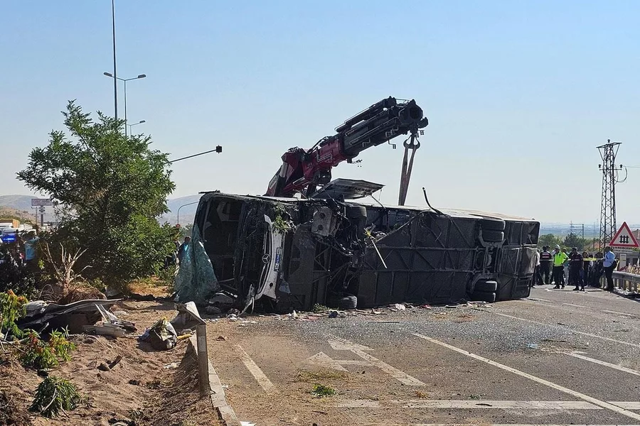 Bir otobüs faciası daha; 1 kişi hayatını kaybetti, 24 yaralı… Kayseri'nin İncesu ilçesinde yolcu