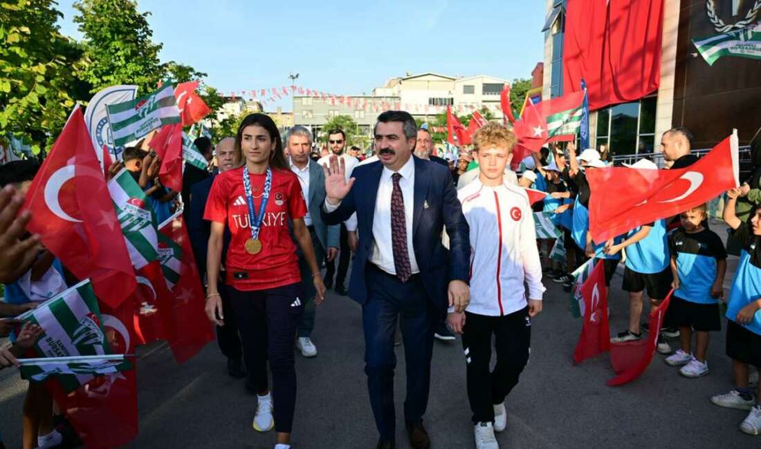Bursa Yıldırım’da her şey gençler için! Yıldırım Belediyesi spordan eğitime,