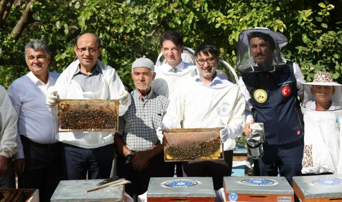 Bursa Büyükşehir, arı yetiştiricilerini yalnız bırakmıyor; Kovan desteği… Bursa Büyükşehir Belediyesi, kırsal