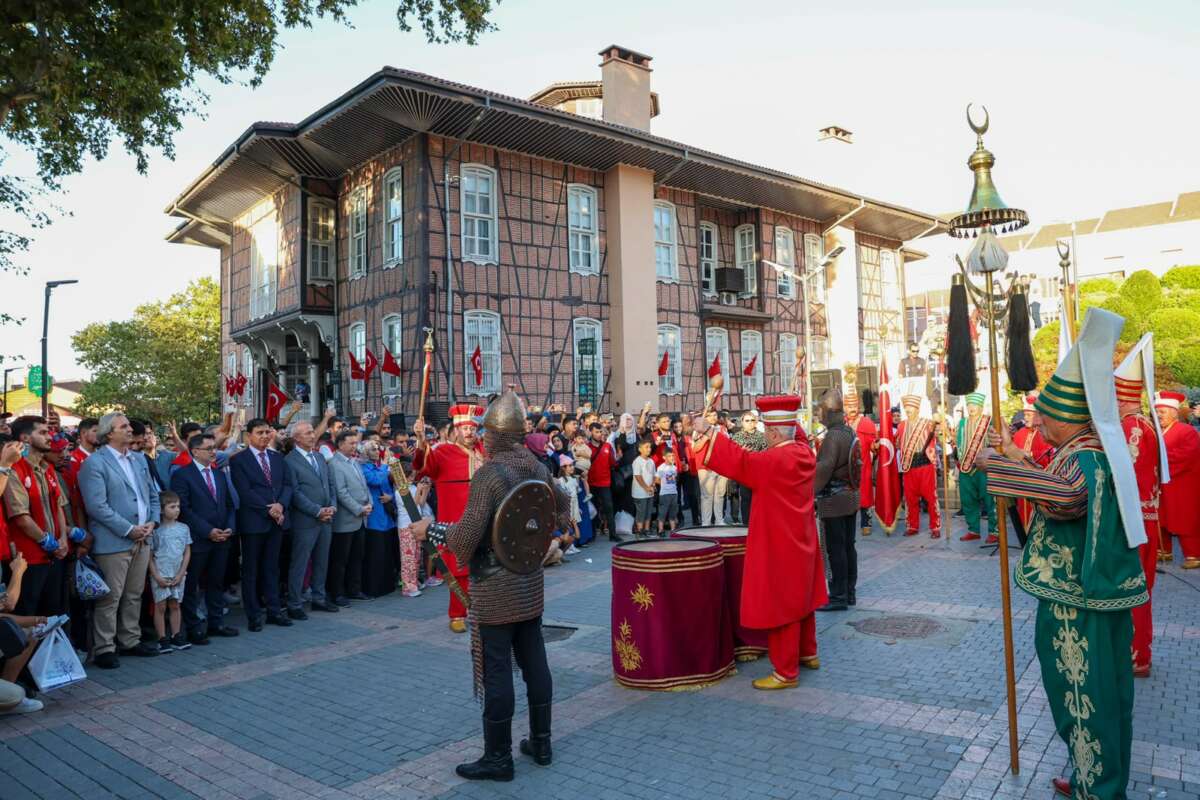 Bursa’nın Kurtuluş coşkusu Tarihi Belediye Binası’na taşındı