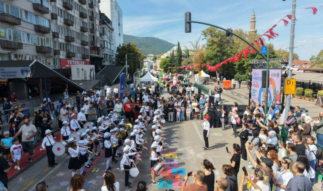 Bursa’da yüzlerce vatandaş, yürüyüş, spor, müzik ve oyun aktivitelerine katıldı! Bursa Büyükşehir Belediyesi, Avrupa