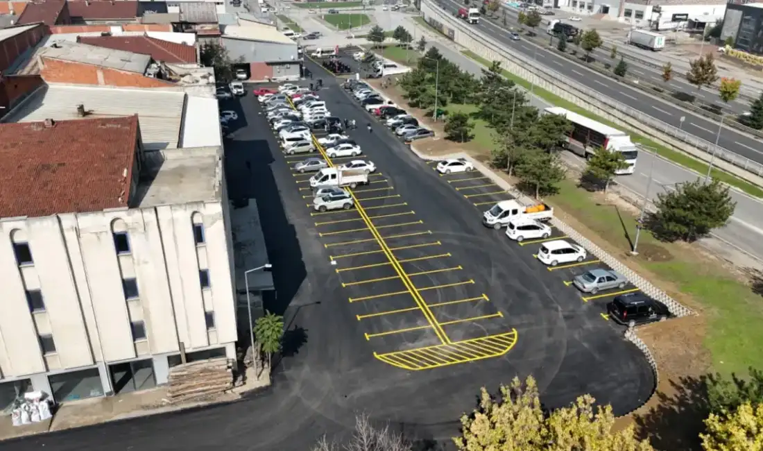 İnegöl’de o bölgede otopark sorunu çözüldü İnegöl Belediyesi, Ertuğrulgazi Caddesinin
