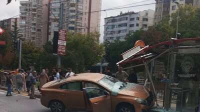 Kayseri'nin Kocasinan ilçesinde tramvay durağına