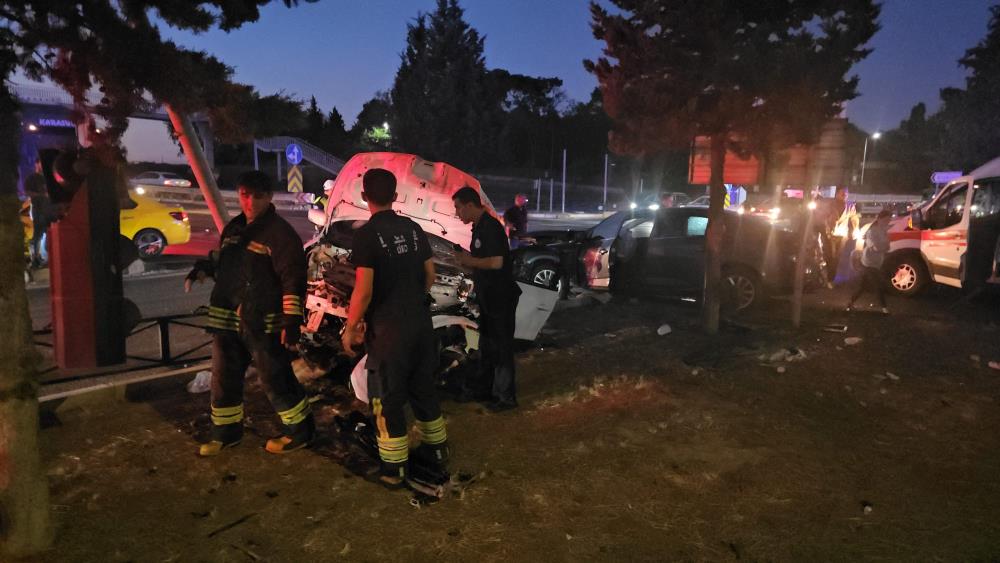 İki araç kafa kafaya çarpıştı: 6 yaralı Tekirdağ’ın Çerkezköy ilçesinde