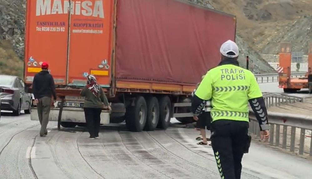 Erzincan-Sivas kara yolunun Sakaltutan